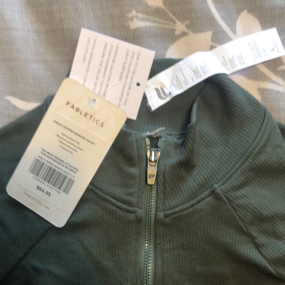 ✨2/$75 ✨Fabletics kinsley cropped seamless jacket - Picture 6 of 9